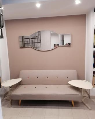 divano specchio tavolini