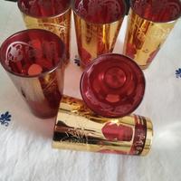 bicchieri in vetro da tè, oro e rosso. Arabi