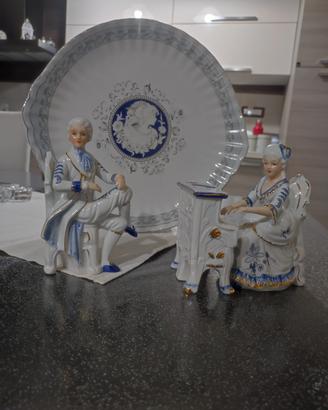 statuette di porcellana