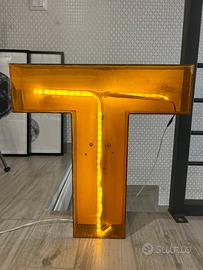 Letteta T luminosa vintage