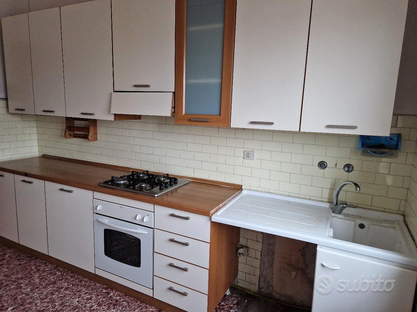 cucina con forno e piano cottura - Arredamento e Casalinghi In vendita a  Vicenza