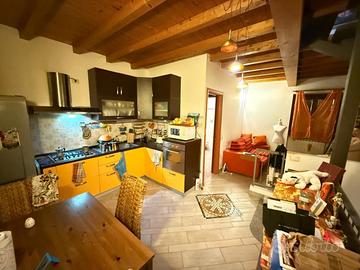 BILOCALE IN CORTE SENZA SPESE