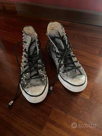 Scarpe da ginnastica con borchie