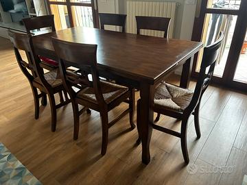 Tavolo allungabile più sei sedie in legno