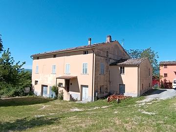 Casolare con fienile, forno e rimessa agricola