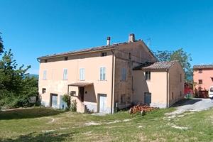 Casolare con fienile, forno e rimessa agricola