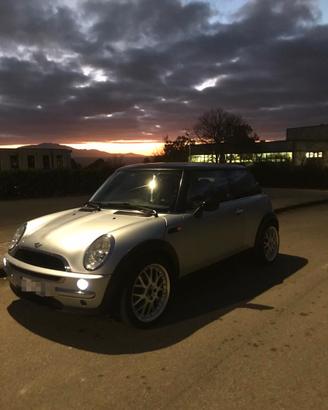 MINI  R 50