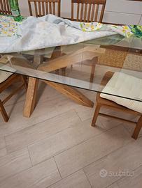 tavolo in vetro con piede in legno