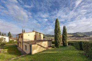 Rustico / Casale di 265 m² con più di 5 locali a M