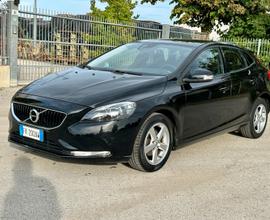 Volvo v40 d2