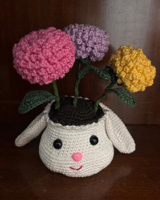 Vasetto coniglietto con fiori