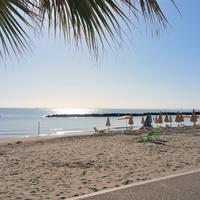 Cupra marittima a 10 metri dalla spiaggia