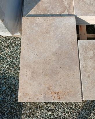 PAVIMENTO IN TRAVERTINO