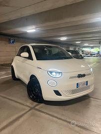 Fiat 500e 118cv anno 2022  km 23.000
