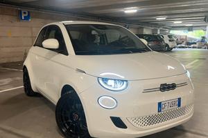 Fiat 500e 118cv anno 2022  km 23.000