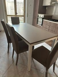 Tavolo allungabile e 6 sedie