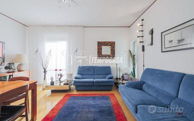 APPARTAMENTO AUTONOMO CON 4 CAMERE E DUE BAGNI CON