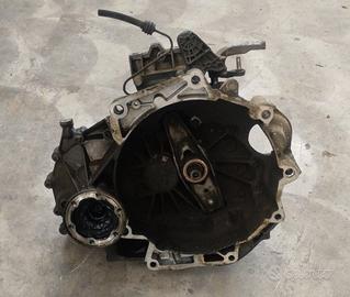 Cambio Golf 5 1.6B Anno 2004> Marce 5  Km 140.000