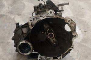 Cambio Golf 5 1.6B Anno 2004> Marce 5  Km 140.000