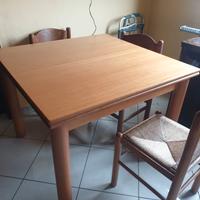 Tavolo noce con 4 sedie