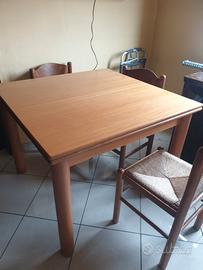 Tavolo noce con 4 sedie