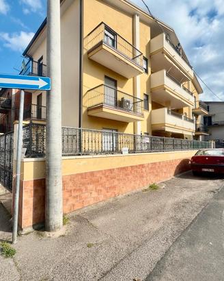 Bosa Piano Terra di Charme 2 Bagni Cortile di 80mq