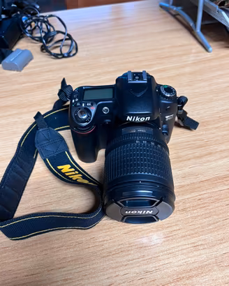 Nikon 80 con obiettivi e flash