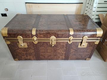 Baule da viaggio o camera da letto.