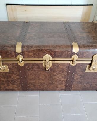 Baule da viaggio o camera da letto.