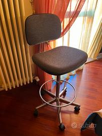 Sedia girevole per ufficio o cassiera