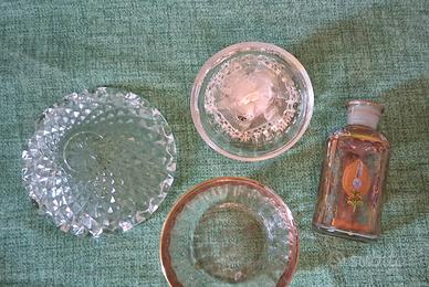 Coppette e boccetta vetro