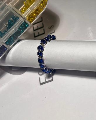 Anello fatto a mano con perline blu