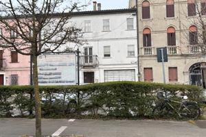 Intero Stabile Indipendente con Giardino