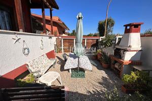 A/7 6,5 vani € 889,60 Proprieta' per 1/2 64 / 310