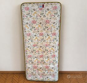 2 Materassi singoli con rivestimento floreale