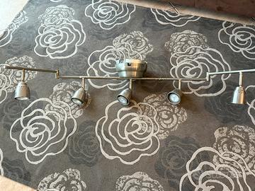 Lampadario da soffitto con lampade orientabili