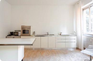 Cucina lineare bianca 280 cm con isola, come nuova