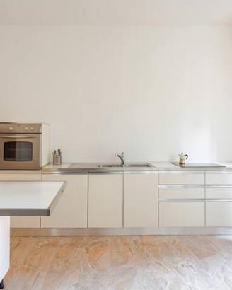 Cucina lineare bianca 280 cm con isola, come nuova