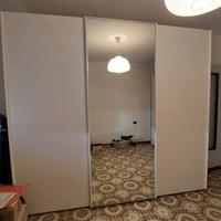 Armadio scorrevole con anta a specchio