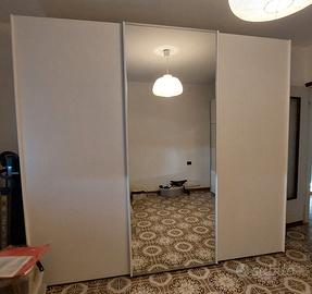 Armadio scorrevole con anta a specchio