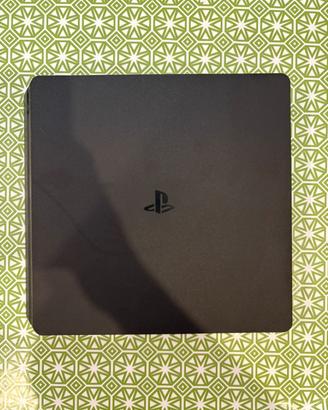 Ps4 slim 500giga con 2 controller e 5 giochi
