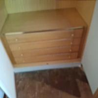 Armadio classico vintage con cassetti interni