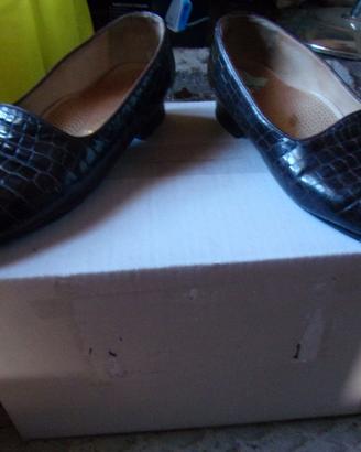 SCARPE DONNA VERNICE MARRONE LAVORATA tacco comodo