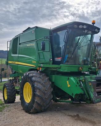 Mietitrebbia John Deere C670