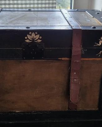 Baule d arredo con chiusura in pelle