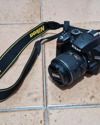 Nikon D3200 con 18-55 VR II kit