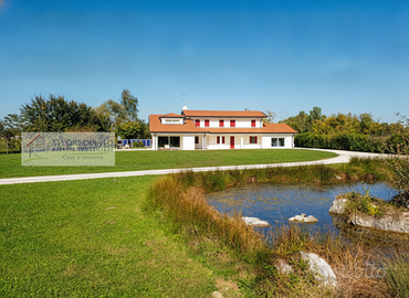 Villa singola con scoperto privato di 6000 mq