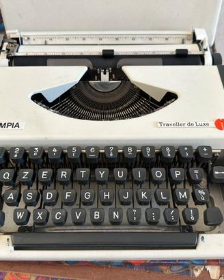 Macchina da scrivere Olympia Traveller de Luxe