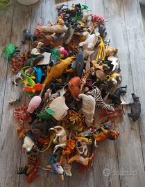 Giocattoli dinosauri e animali 