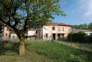 Piazzola s/B: intera BIFAMILIARE da RISTRUTTURARE